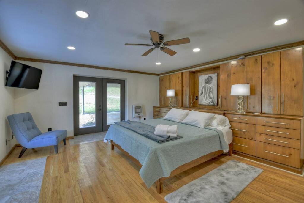 The Chariot - Creek Front With Hottub, Fire Pits, Billiards, Ev Charger - Sandalwood Stays Blue Ridge Eksteriør bilde
