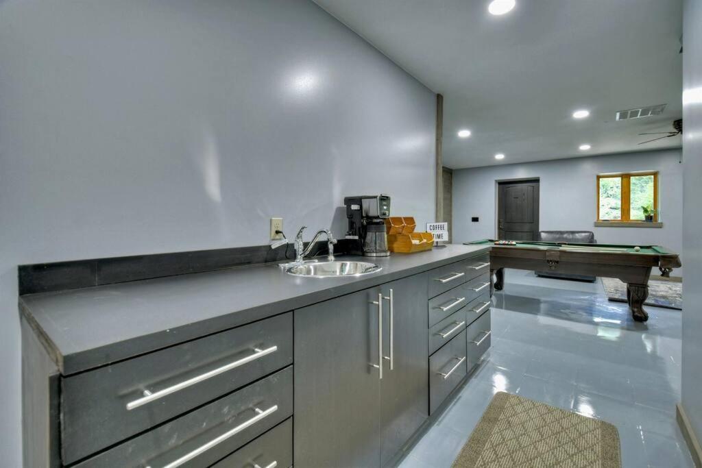 The Chariot - Creek Front With Hottub, Fire Pits, Billiards, Ev Charger - Sandalwood Stays Blue Ridge Eksteriør bilde
