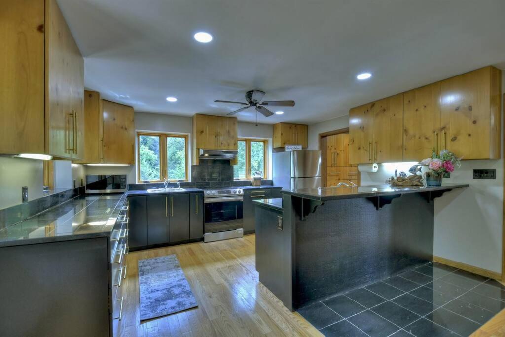 The Chariot - Creek Front With Hottub, Fire Pits, Billiards, Ev Charger - Sandalwood Stays Blue Ridge Eksteriør bilde