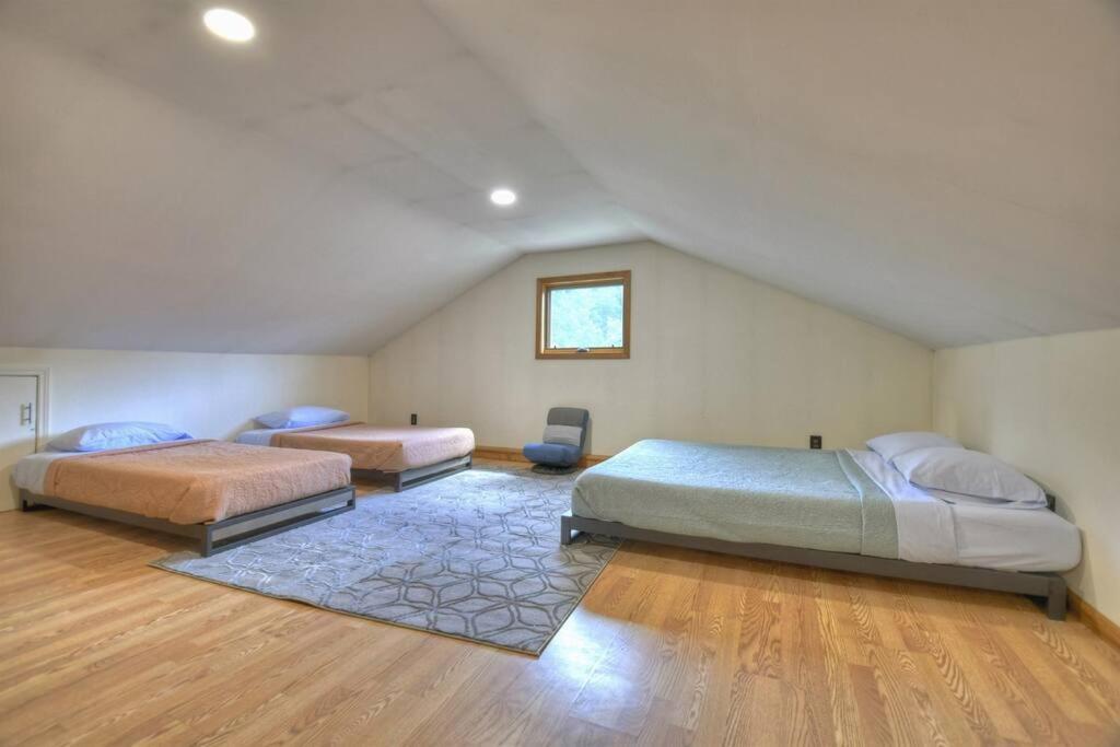 The Chariot - Creek Front With Hottub, Fire Pits, Billiards, Ev Charger - Sandalwood Stays Blue Ridge Eksteriør bilde