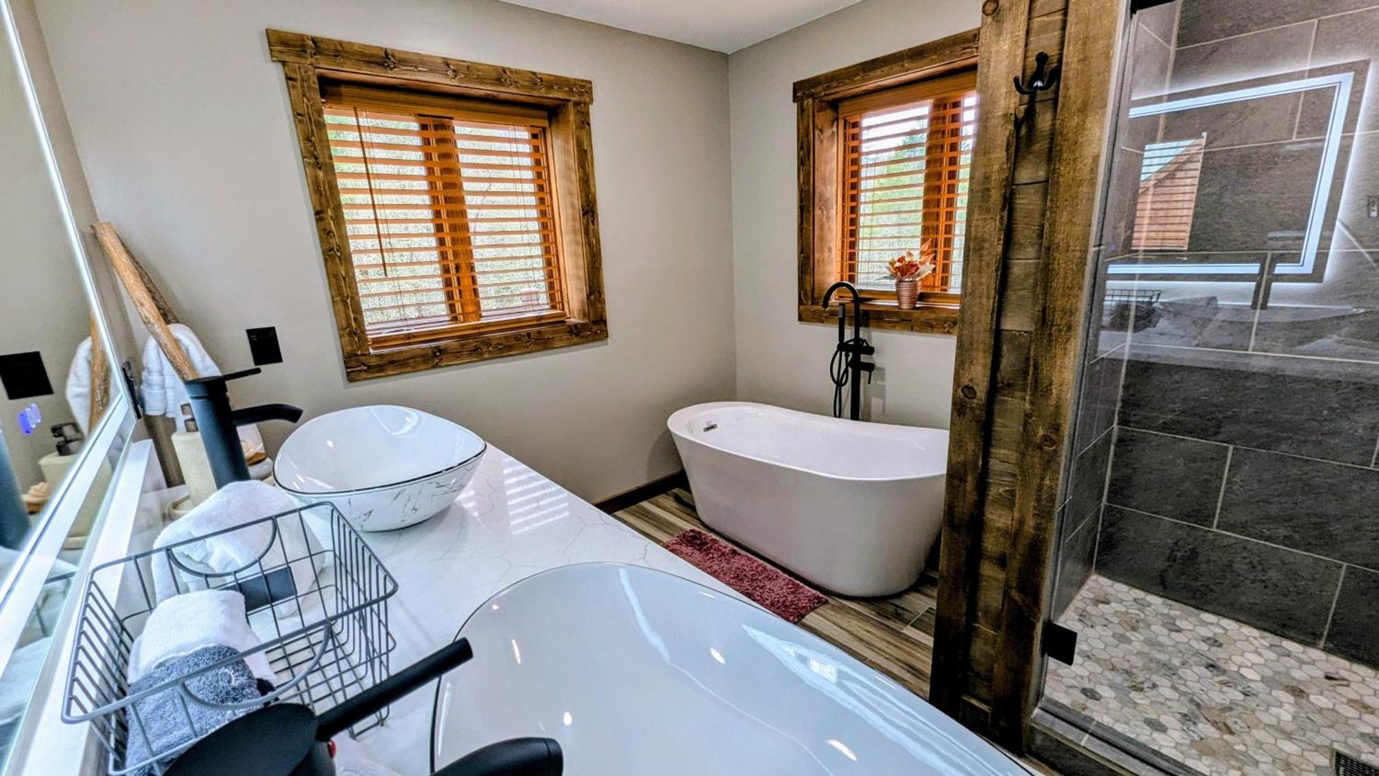 The Chariot - Creek Front With Hottub, Fire Pits, Billiards, Ev Charger - Sandalwood Stays Blue Ridge Eksteriør bilde