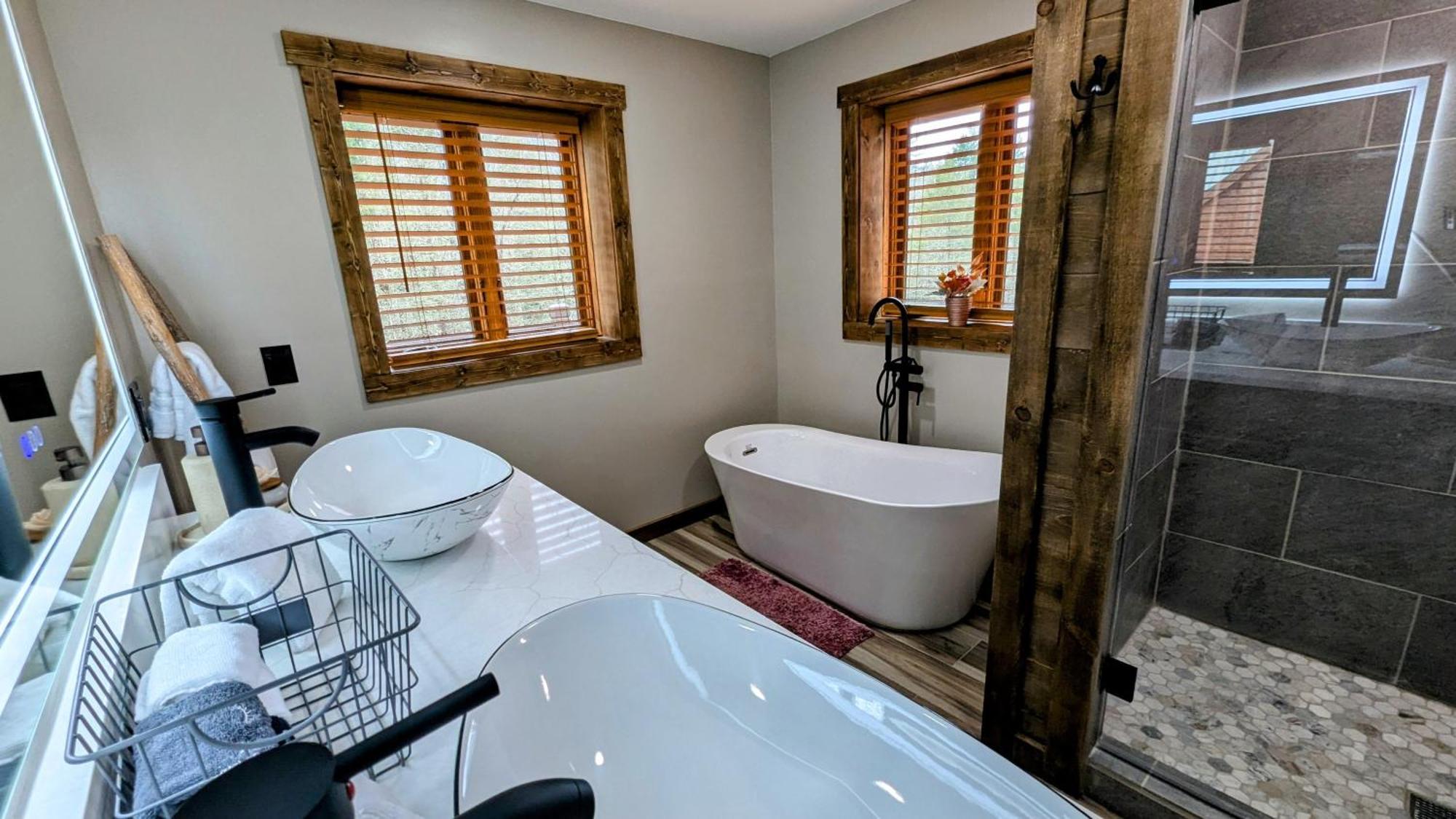 The Chariot - Creek Front With Hottub, Fire Pits, Billiards, Ev Charger - Sandalwood Stays Blue Ridge Eksteriør bilde